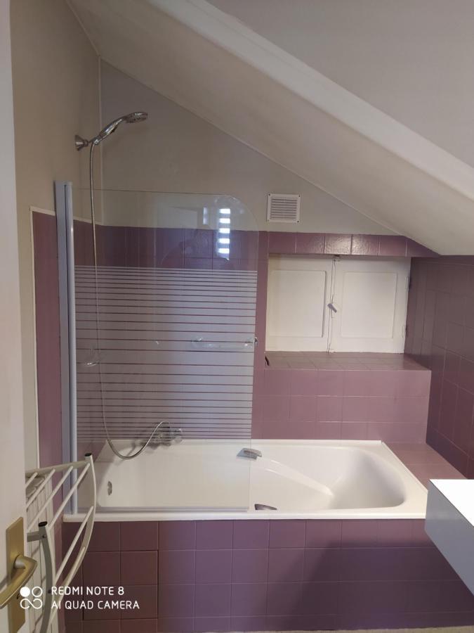 Chambre Meublee A Louer Pouzauges Luaran gambar